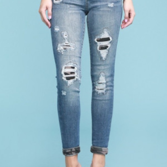 Judy Blue Distressed Camo Backed - Picture 3 of 4